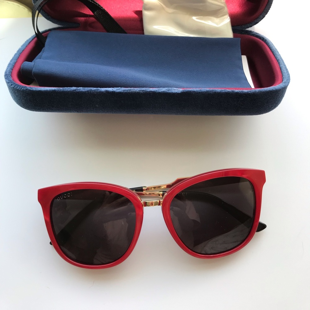 Gucci Sunglasses with Blue Velvet Case